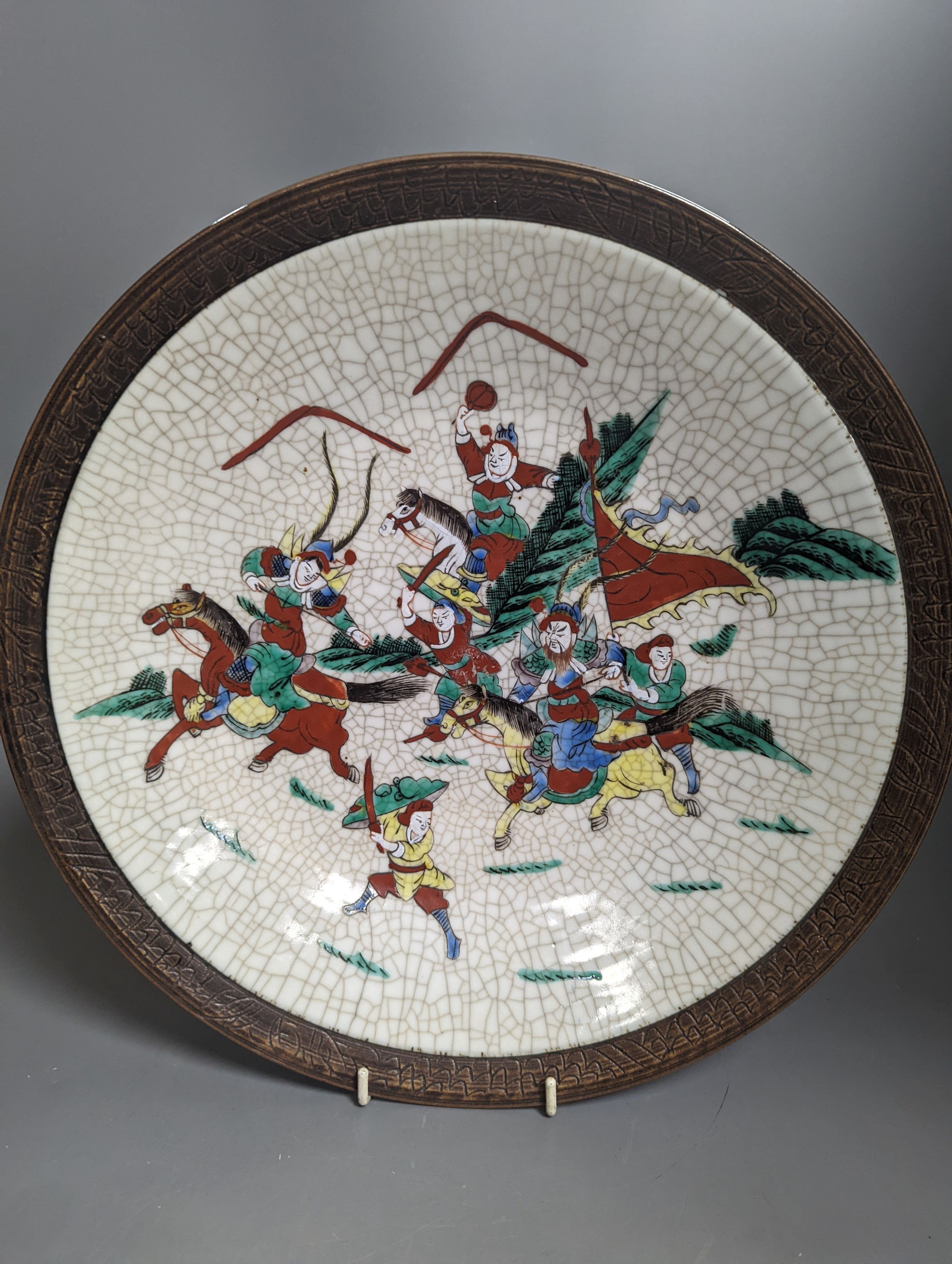 A Chinese famille verte 'warriors' crackle glaze dish 33cm